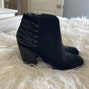 Carlos black ankle boots with heel!